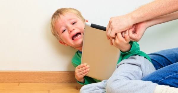 العناد عند الأطفال: كيفية التعامل مع الطفل العنيد!